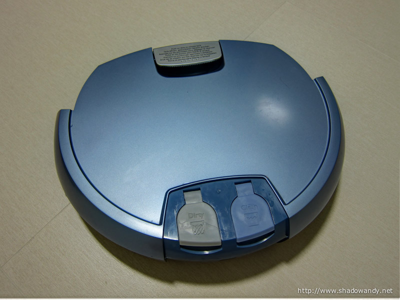 Scooba 380 - The water tank with two compartments - one for dirty water, the other for clean