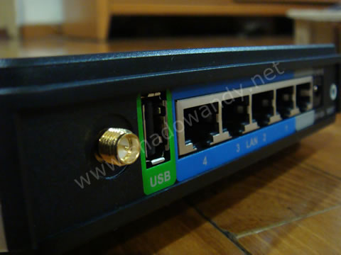 dir320_05 DIR-320 - USB port