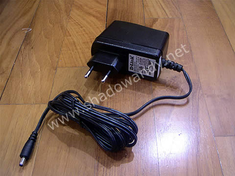 dns313_portable_adaptor01 DNS-313\'s slimmer power adaptor