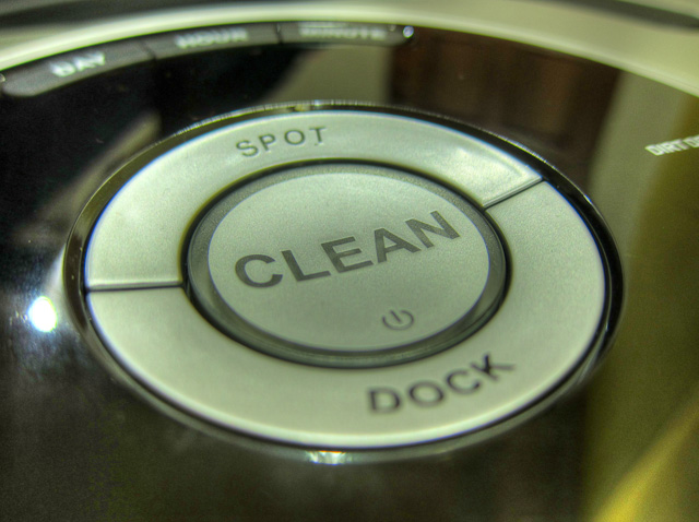 The controls on the roomba 560