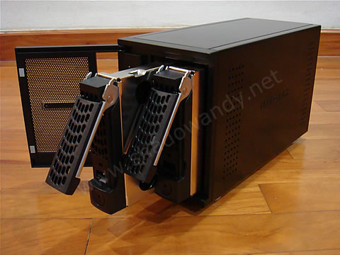 readynasduo04 ReadyNAS Duo - 2 x hot swap bays